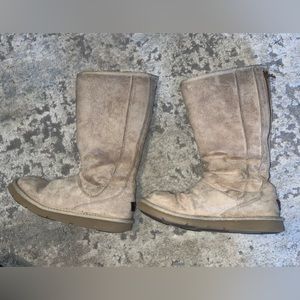 Women’s size 7 tall, tan, back zip Uggs , GUC due to age